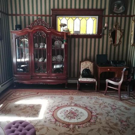 تشارلوت تاون Colonial Charm Inn المظهر الخارجي الصورة