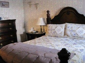 تشارلوت تاون Colonial Charm Inn المظهر الخارجي الصورة